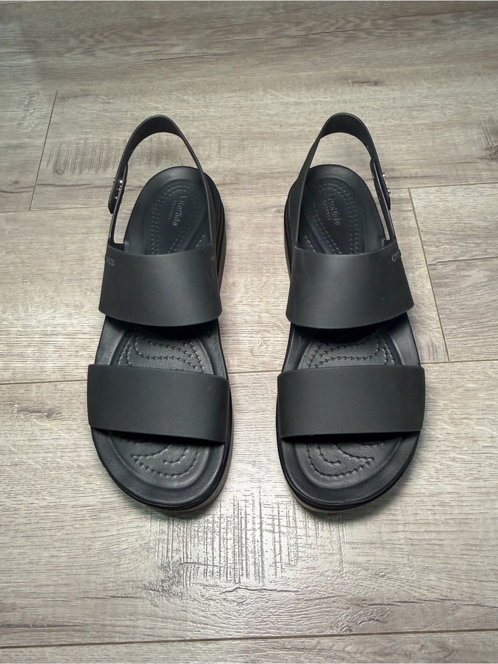 CROCS Brooklyn Low Wedge Sandals (8)